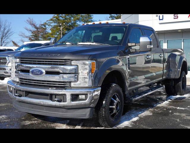 2017 Ford F-350 Super Duty Lariat 4WD photo