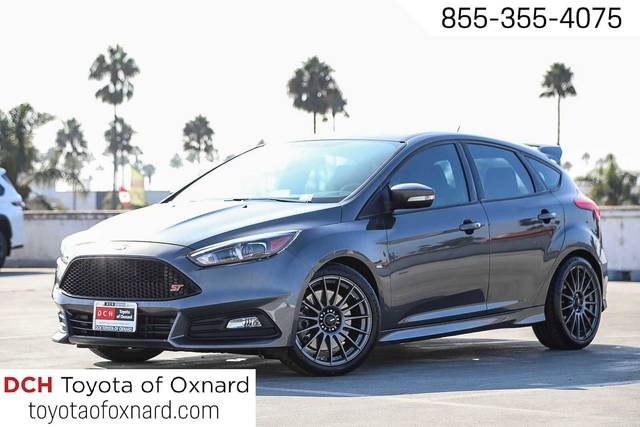 2017 Ford Focus ST FWD photo