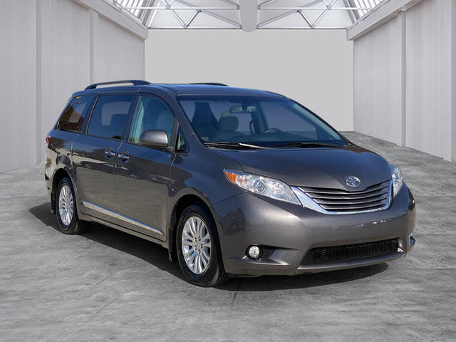 2017 Toyota Sienna XLE Premium FWD photo