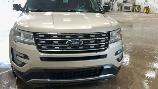 2017 Ford Explorer XLT 4WD photo