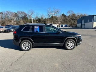 2018 Jeep Cherokee Latitude 4WD photo