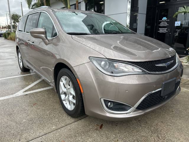 2018 Chrysler Pacifica Minivan Touring L Plus FWD photo