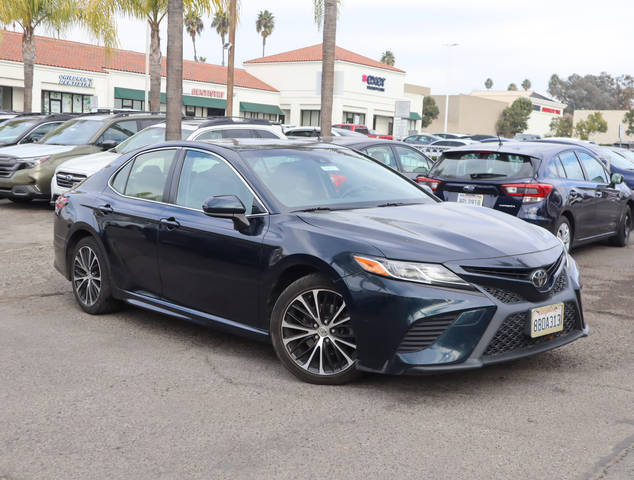 2018 Toyota Camry SE FWD photo