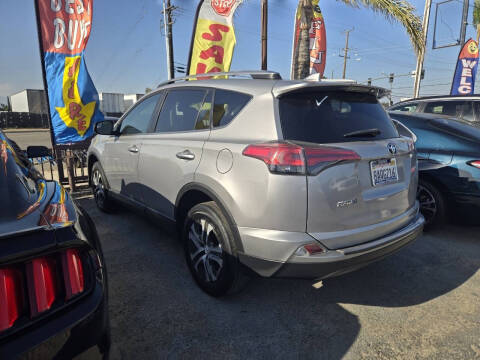 2018 Toyota RAV4 LE FWD photo