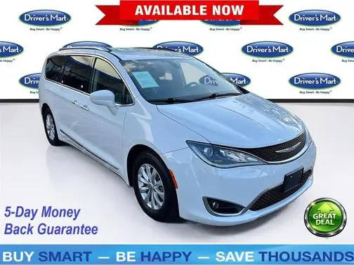 2018 Chrysler Pacifica Minivan Touring L FWD photo