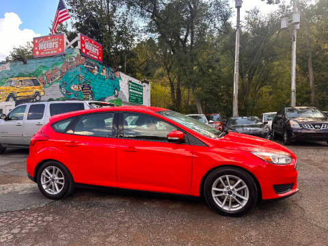 2016 Ford Focus SE FWD photo