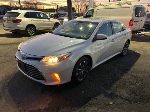 2018 Toyota Avalon Hybrid XLE Premium FWD photo