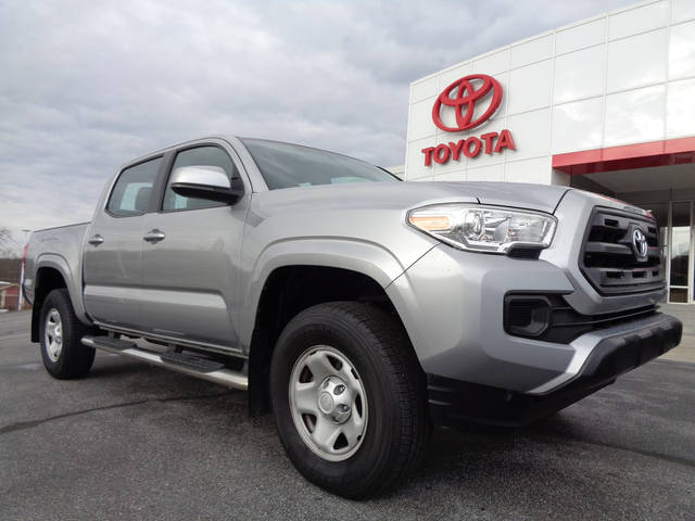 2017 Toyota Tacoma SR 4WD photo