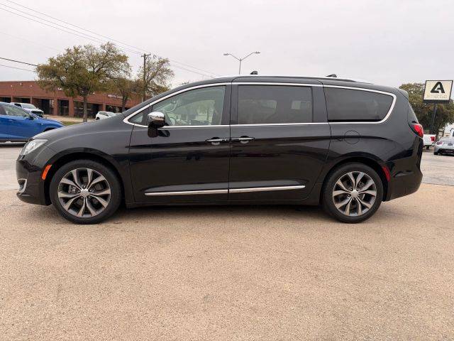 2018 Chrysler Pacifica Minivan Limited FWD photo