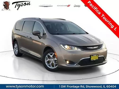 2018 Chrysler Pacifica Minivan Touring L FWD photo