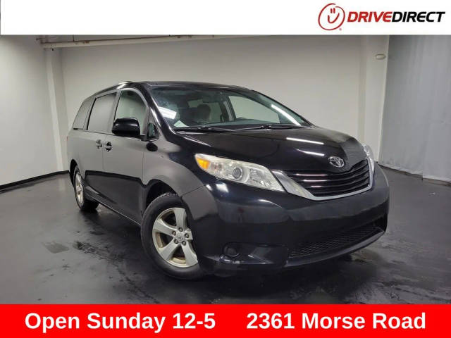 2015 Toyota Sienna LE FWD photo