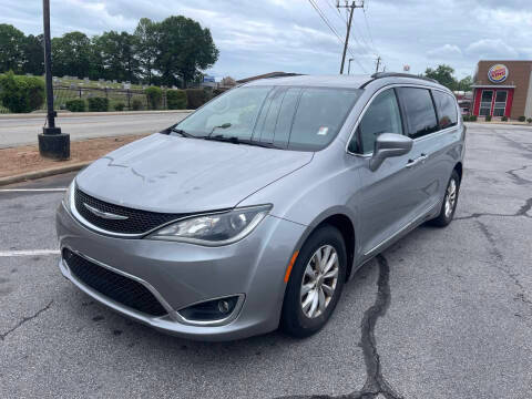 2017 Chrysler Pacifica Minivan Touring-L FWD photo