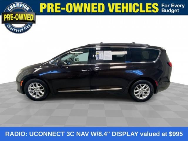 2017 Chrysler Pacifica Minivan Touring-L FWD photo