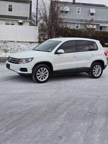 2017 Volkswagen Tiguan FWD photo