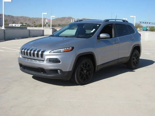 2018 Jeep Cherokee Latitude Plus FWD photo