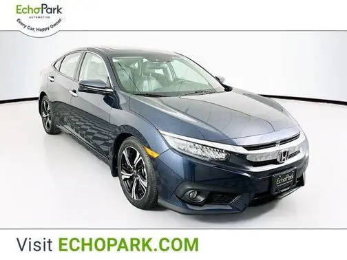 2017 Honda Civic Touring FWD photo