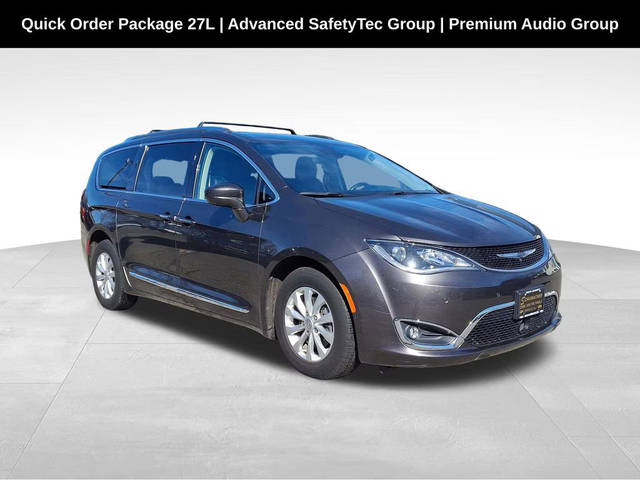 2018 Chrysler Pacifica Minivan Touring L FWD photo