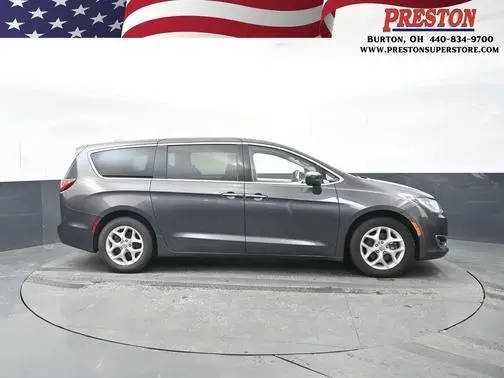 2018 Chrysler Pacifica Minivan Touring Plus FWD photo