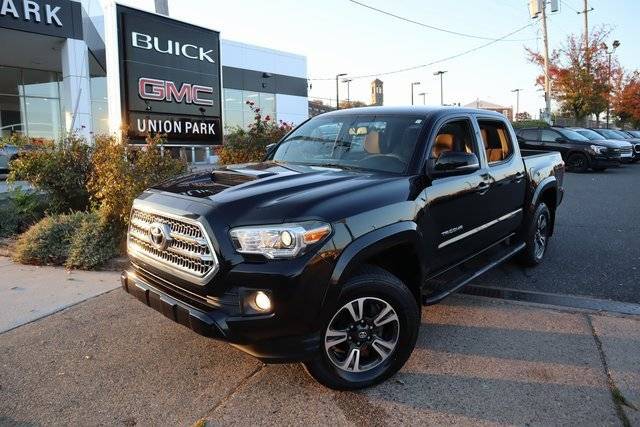 2017 Toyota Tacoma TRD Sport 4WD photo