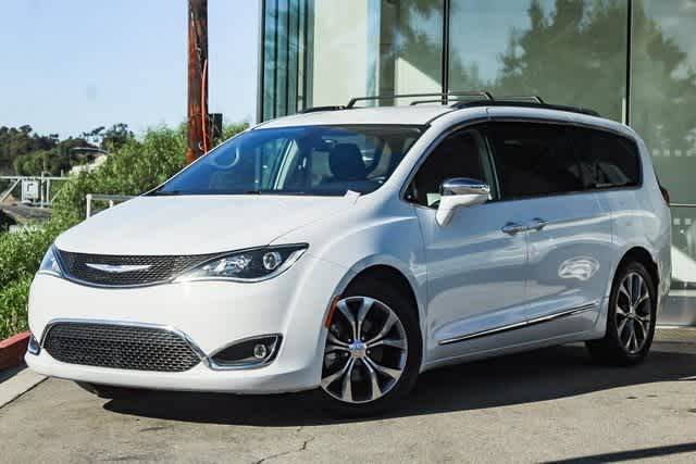 2018 Chrysler Pacifica Minivan Limited FWD photo