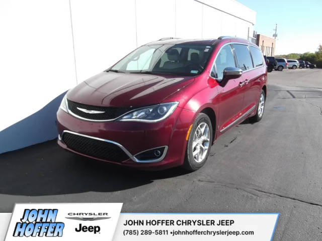 2017 Chrysler Pacifica Minivan Limited FWD photo