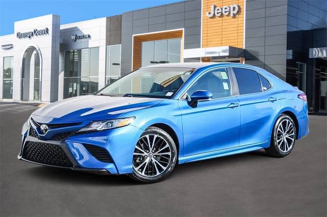 2018 Toyota Camry SE FWD photo