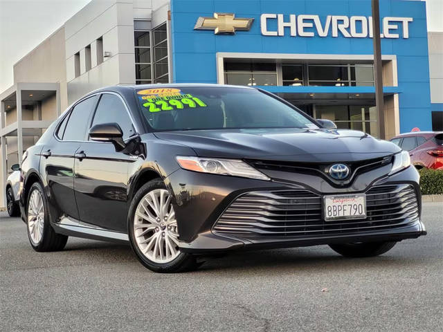 2018 Toyota Camry Hybrid XLE FWD photo