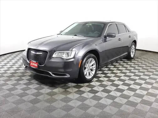 2017 Chrysler 300 Limited RWD photo