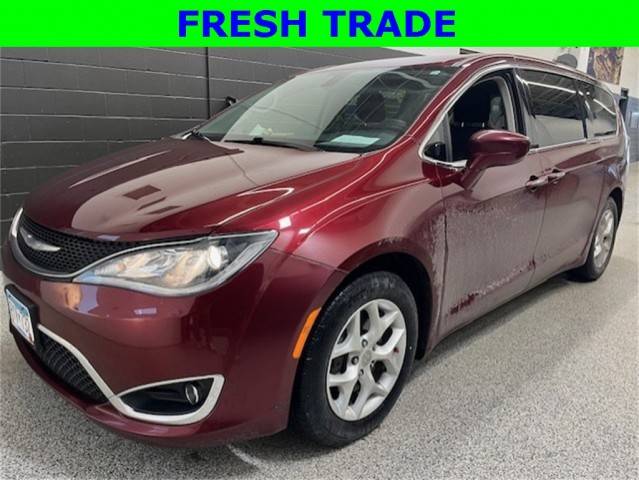 2018 Chrysler Pacifica Minivan Touring Plus FWD photo