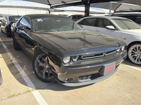 2018 Dodge Challenger SXT Plus RWD photo