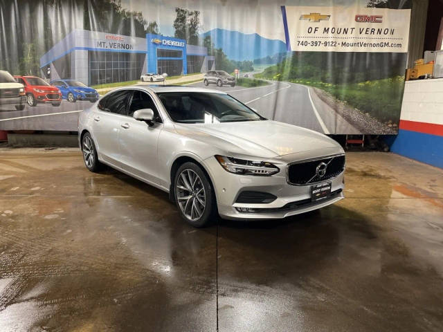 2018 Volvo S90 Momentum AWD photo