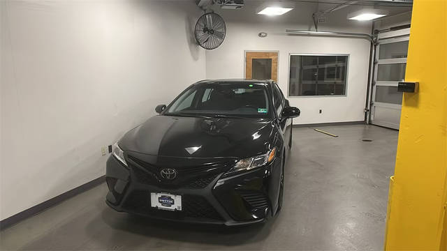 2018 Toyota Camry SE FWD photo