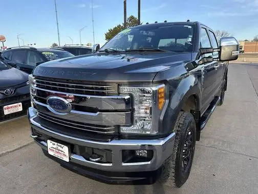 2017 Ford F-250 Super Duty Lariat 4WD photo