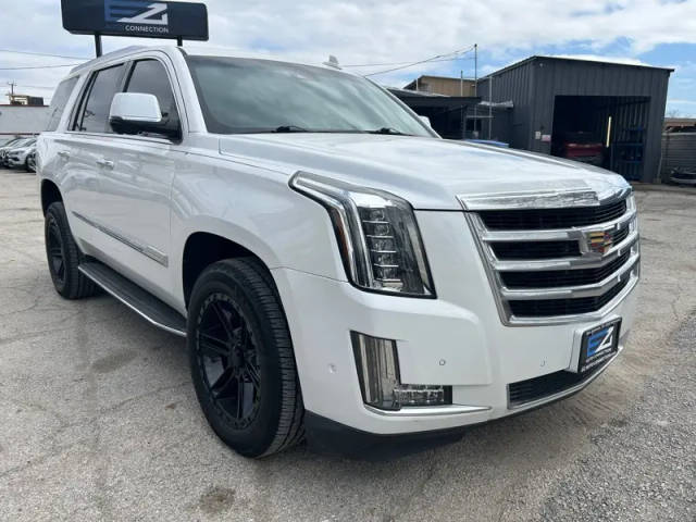 2018 Cadillac Escalade Luxury RWD photo