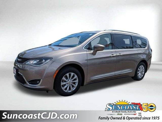 2018 Chrysler Pacifica Minivan Touring L FWD photo
