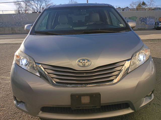 2017 Toyota Sienna XLE AWD photo