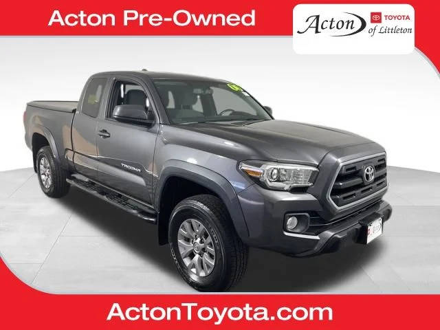 2017 Toyota Tacoma SR5 4WD photo
