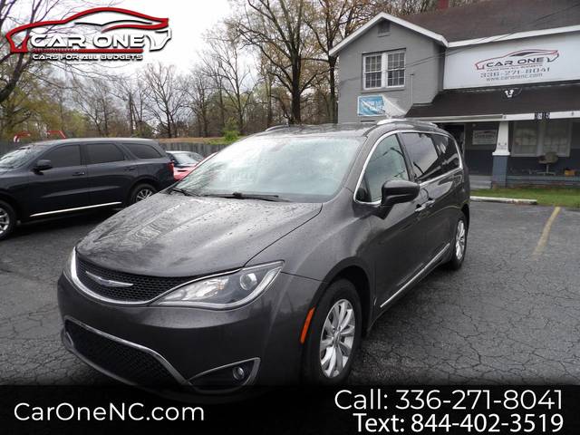 2018 Chrysler Pacifica Minivan Touring L Plus FWD photo