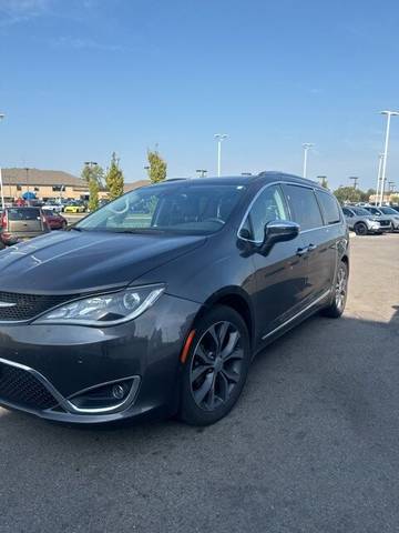 2018 Chrysler Pacifica Minivan Limited FWD photo