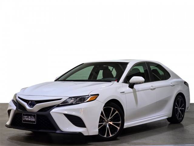 2018 Toyota Camry Hybrid SE FWD photo