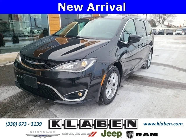 2018 Chrysler Pacifica Minivan Touring Plus FWD photo