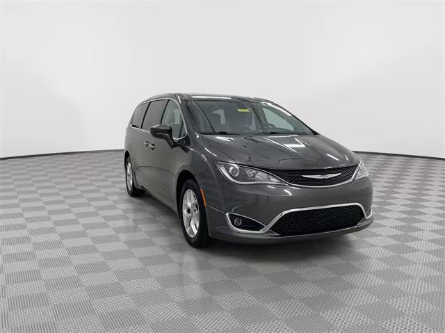 2018 Chrysler Pacifica Minivan Touring Plus FWD photo