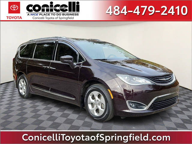 2018 Chrysler Pacifica Minivan Hybrid Touring L FWD photo