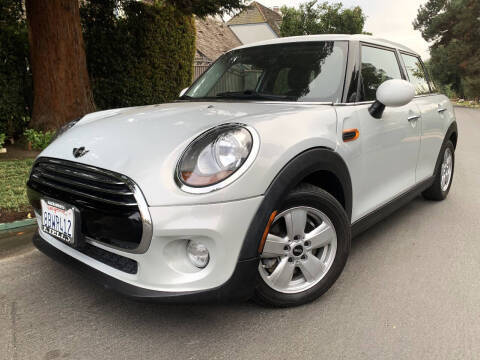 2018 MINI Hardtop 4 Door Cooper FWD photo