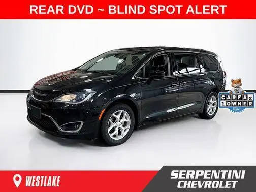 2018 Chrysler Pacifica Minivan Touring Plus FWD photo