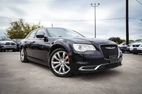 2018 Chrysler 300 Touring L RWD photo
