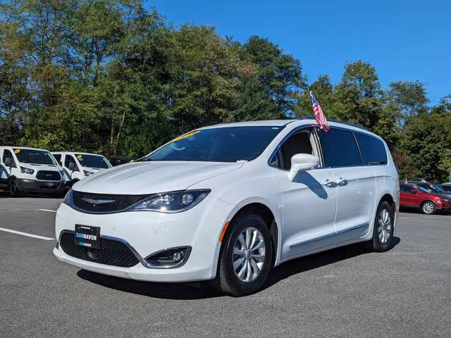 2018 Chrysler Pacifica Minivan Touring L FWD photo