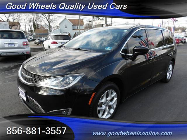 2018 Chrysler Pacifica Minivan Touring Plus FWD photo