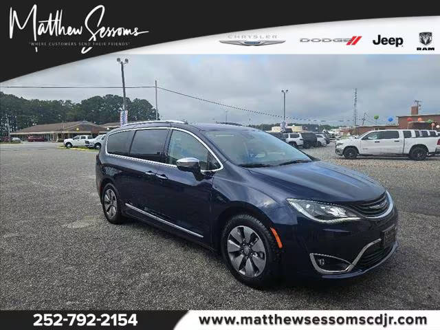 2018 Chrysler Pacifica Minivan Hybrid Limited FWD photo