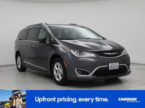 2018 Chrysler Pacifica Minivan Hybrid Touring L FWD photo